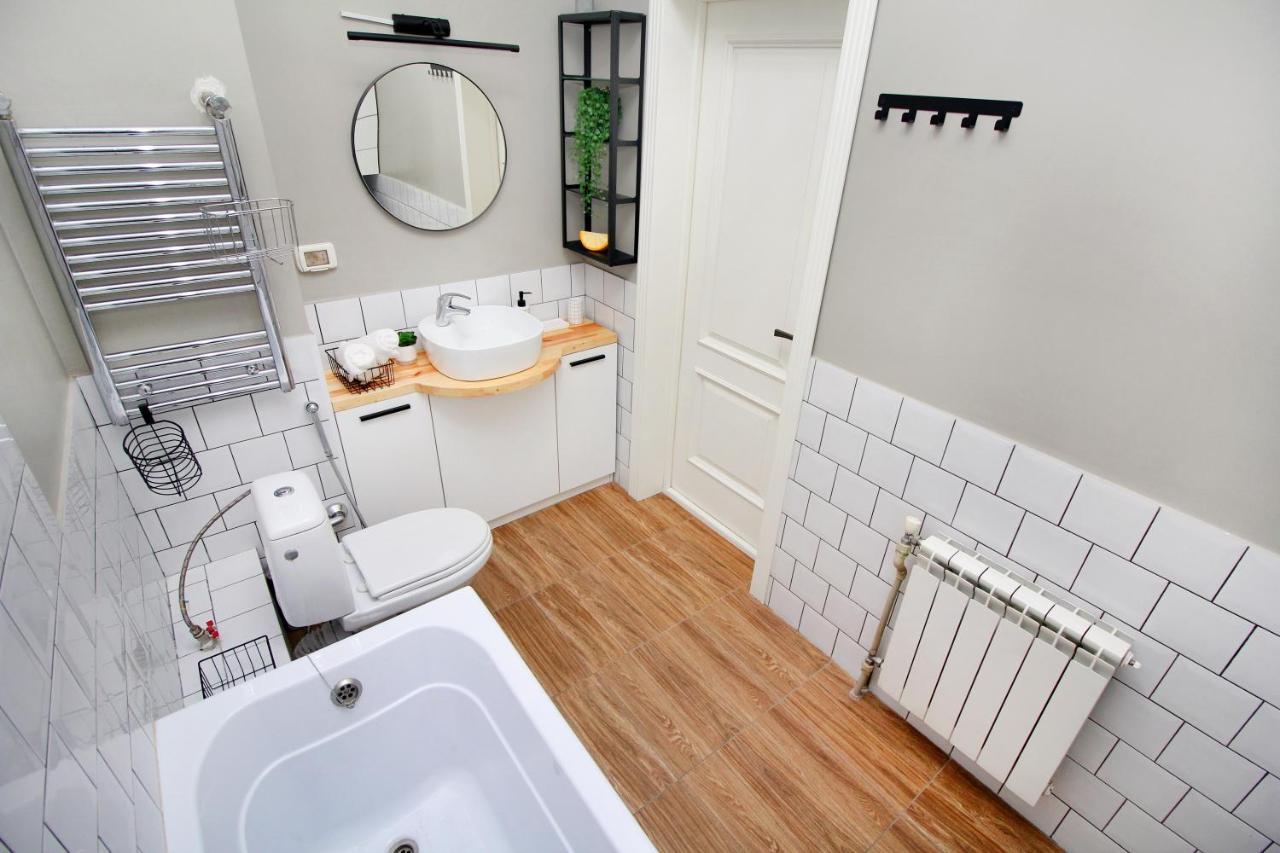 Perfect Spacious Apartment 356 Almaty Ngoại thất bức ảnh