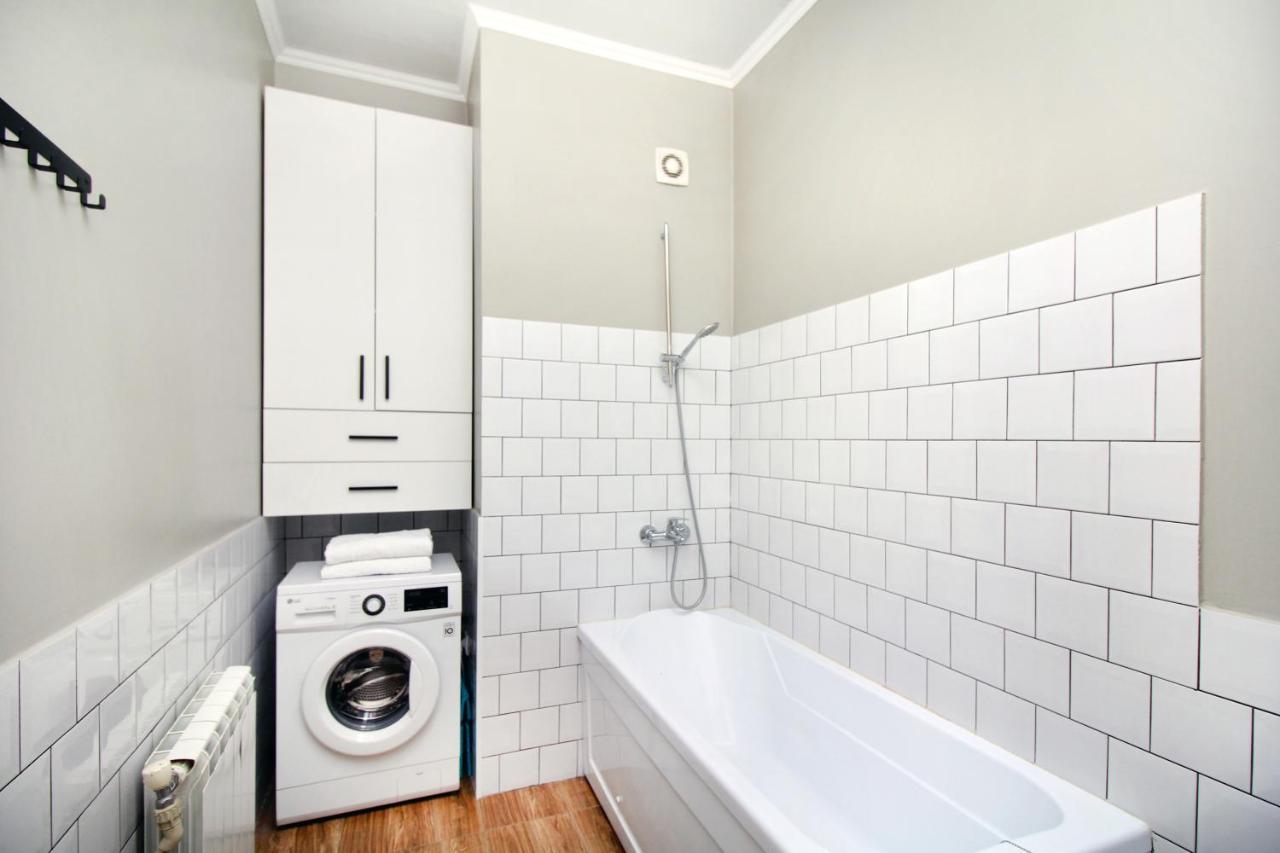 Perfect Spacious Apartment 356 Almaty Ngoại thất bức ảnh